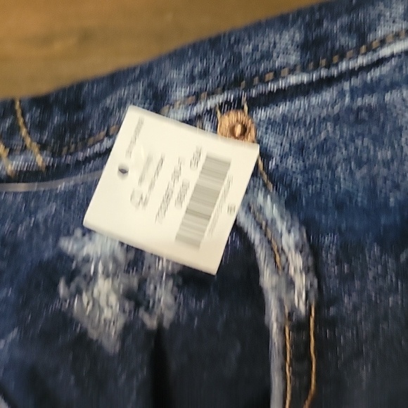 NWT Old Navy Distressed Jeans - Picture 3 of 4